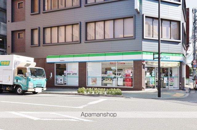 コンビニ　ファミリーマート（コンビニ）まで1054m