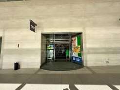 コンビニ　ファミリーマートMSH日本橋箱崎ビル店（コンビニ）まで233m