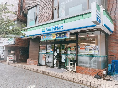 コンビニ　ファミリーマート 世田谷新町店（コンビニ）まで209m