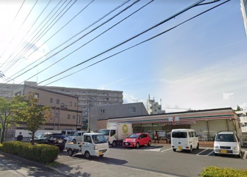 コンビニ　セブンイレブン 多摩鶴牧2丁目店（コンビニ）まで222m