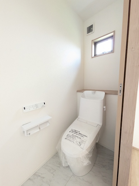 トイレ　※建築中の写真です