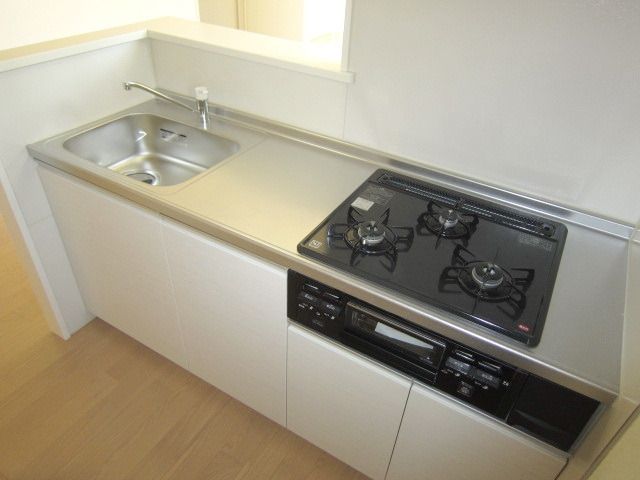 キッチン　★３口ガスコンロでお料理ラクです★