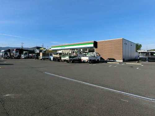 コンビニ　ファミリーマート　岸和田三田町店（コンビニ）まで651m