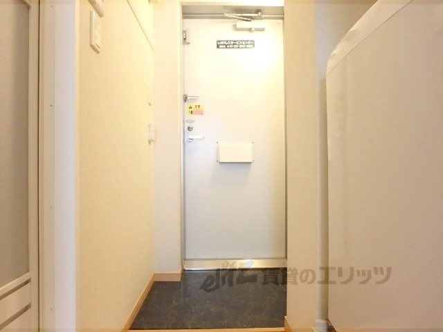 レオパレスコンフォート大津京の玄関写真