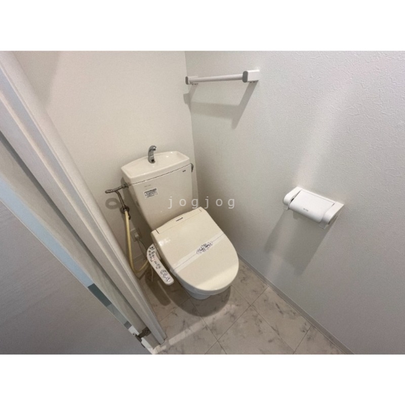 トイレ　温水洗浄便座付き