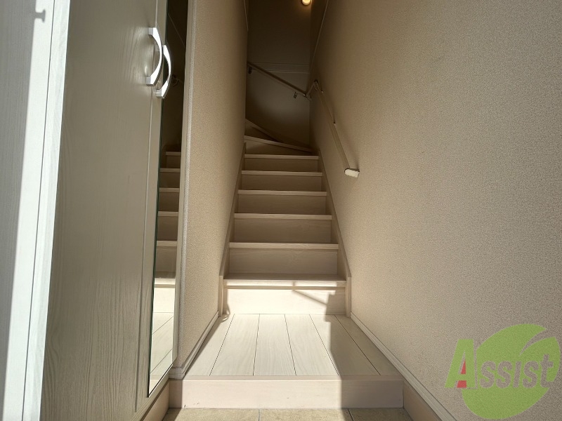 玄関　玄関からの様子です。すぐ部屋が見えないのは安心ですね。