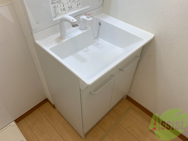 洗面設備　毎朝お世話になる独立洗面台です。