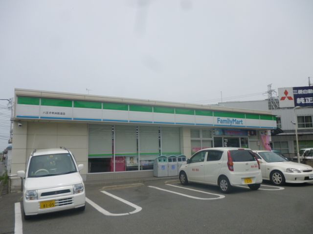 コンビニ　ファミリーマート（コンビニ）まで630m
