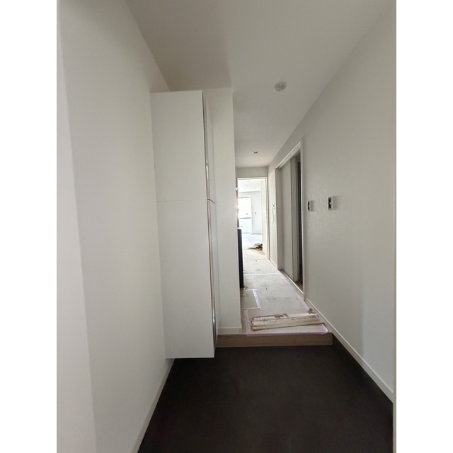 Rooms万代5の玄関写真