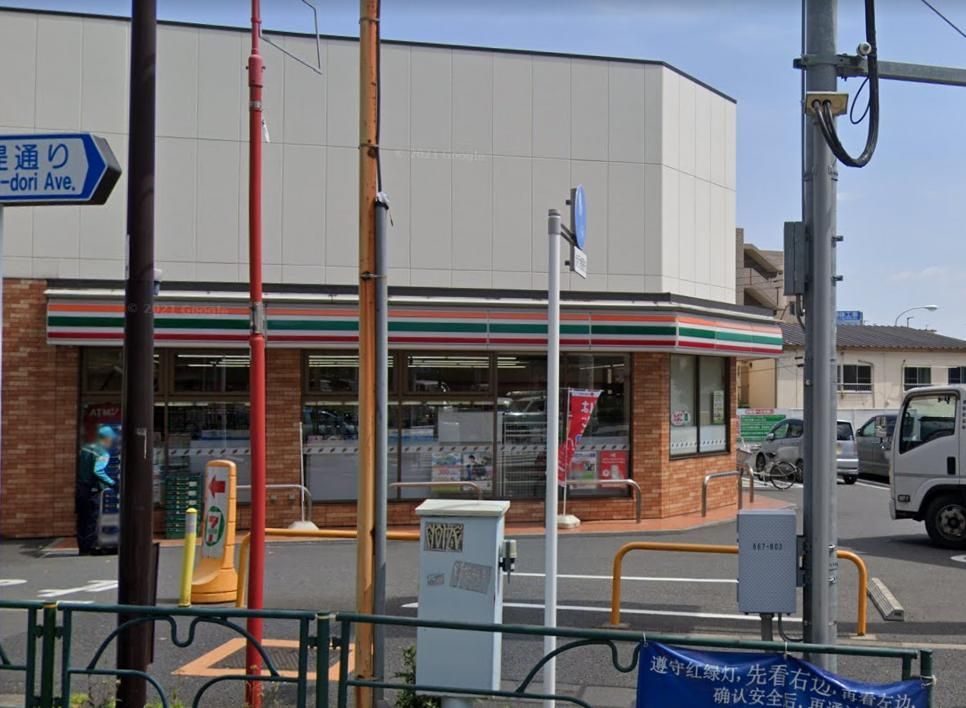 コンビニ　セブンイレブン足立千住曙町店（コンビニ）まで340m