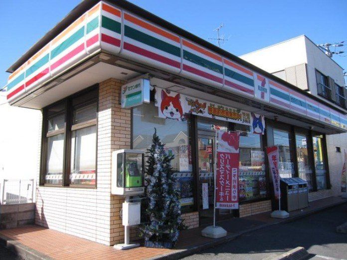 コンビニ　セブンイレブン越谷南町1丁目店（コンビニ）まで300m