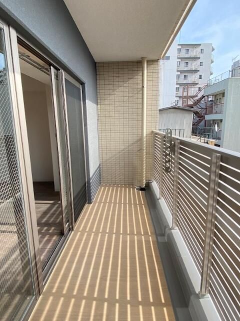 バルコニー　外からの目が気にならないバルコニーで洗濯物が干せます
