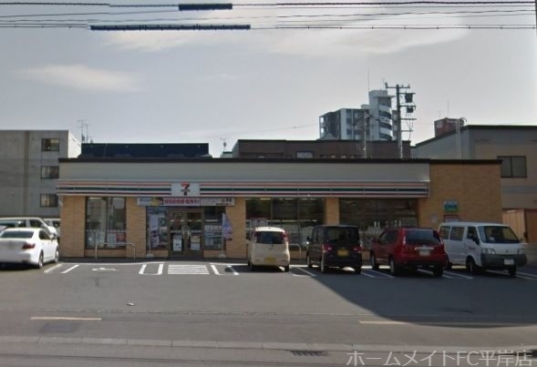 コンビニ　セブンイレブン札幌平岸3条店（コンビニ）まで231m