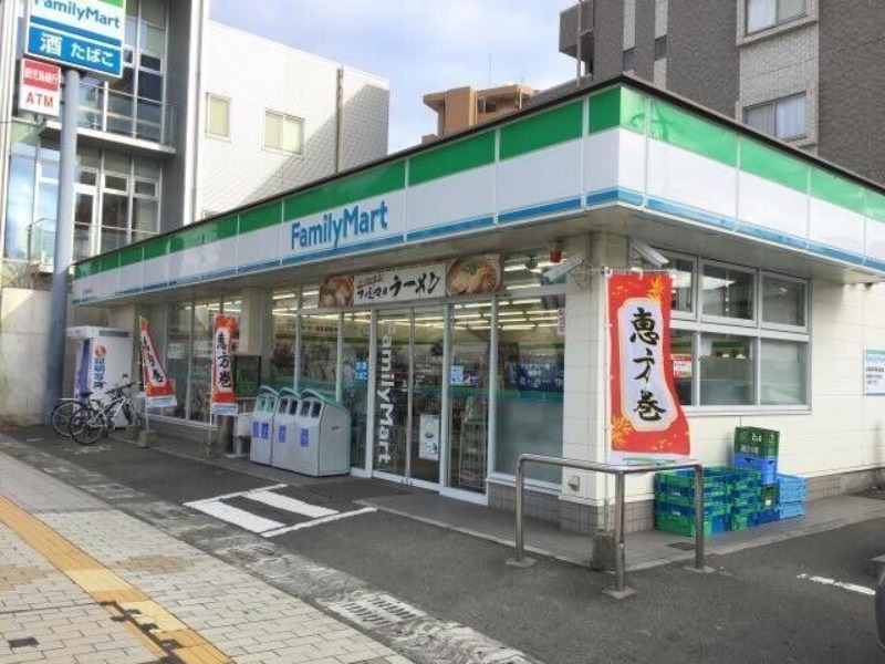 コンビニ　ファミリーマート二中通電停前店（コンビニ）まで29m