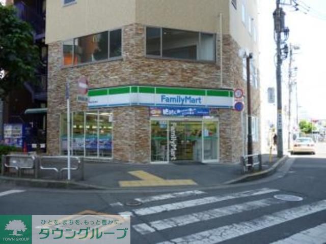 コンビニ　ファミリーマート福生駅前店（コンビニ）まで700m
