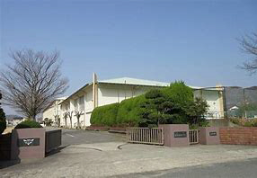 中学校　龍野西中学校（中学校）まで275m