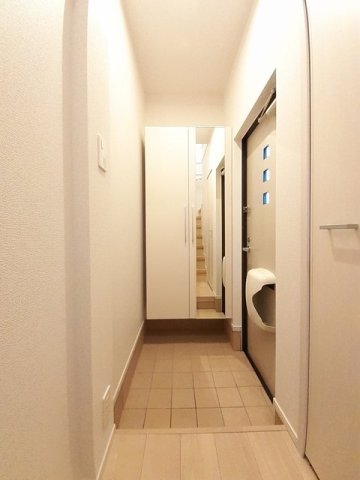 富山地鉄本線 越中荏原駅 徒歩12分 3階建 築4年の玄関写真