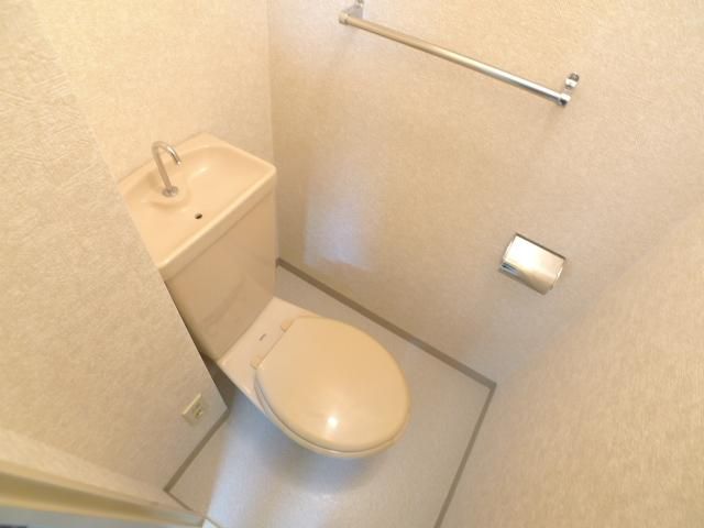 都営大江戸線 森下駅 徒歩7分 5階建 築40年のトイレ写真