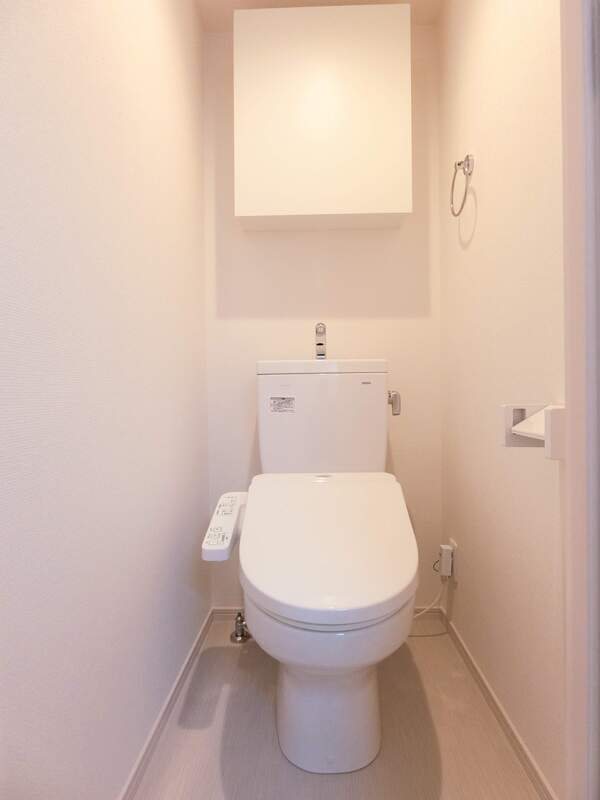 ＪＲ中央線 八王子駅 徒歩21分 3階建 築5年のトイレ写真