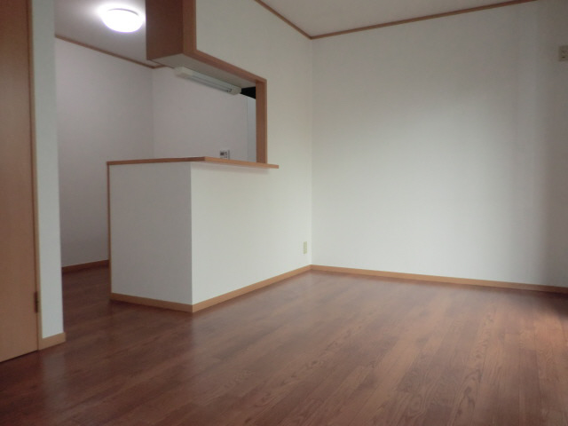 ＪＲ山陽本線 明石駅 バス乗車時間：15分 最寄りバス停で下車 徒歩1分 2階建 築24年の居間写真