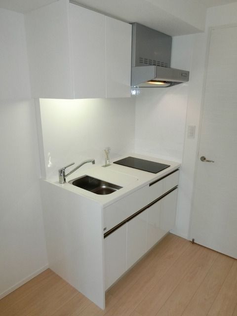 キッチン　※同タイプ住戸参考写真　現況優先