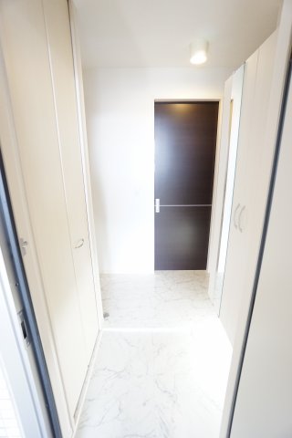 玄関　同物件・別の部屋の写真です。
