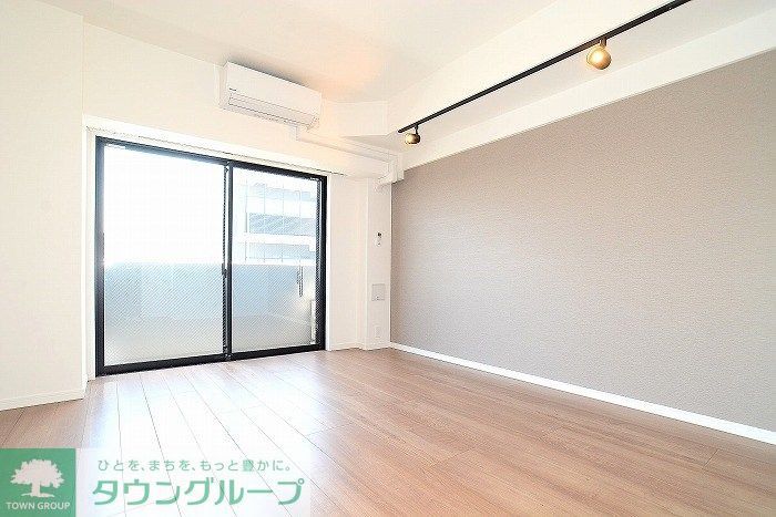 グランドコンシェルジュ大森本町IIアジールコートの居間写真