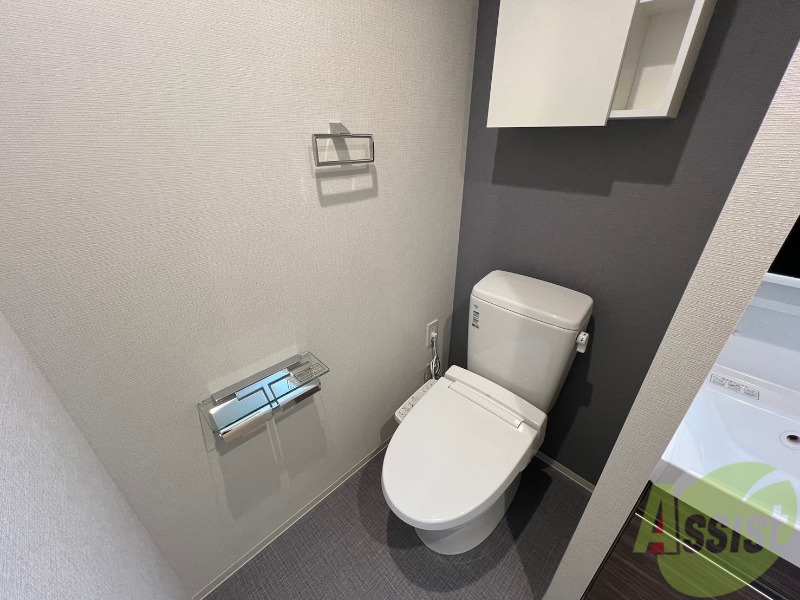 トイレ　温水洗浄便座付きのトイレは、使用しやすくうれしいですね。