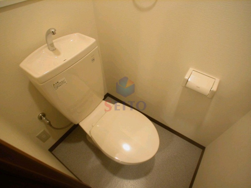 ラトゥール江坂のトイレ写真