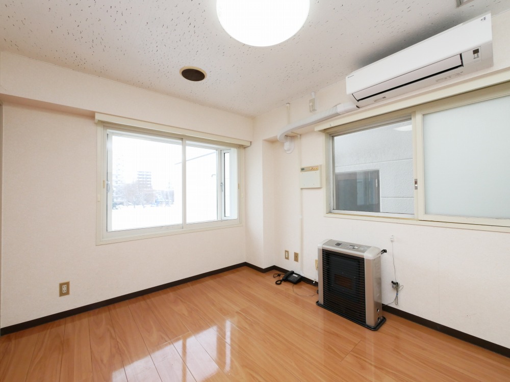 グレイシャス幌彩の居間写真