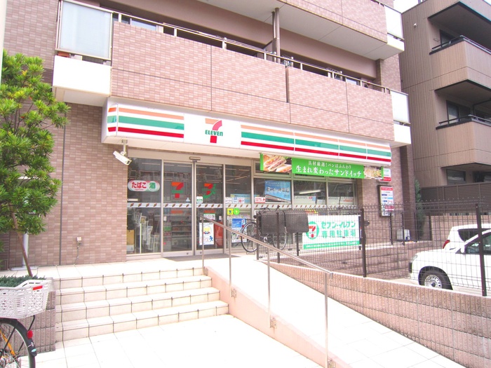 コンビニ　セブンイレブン（コンビニ）まで184m