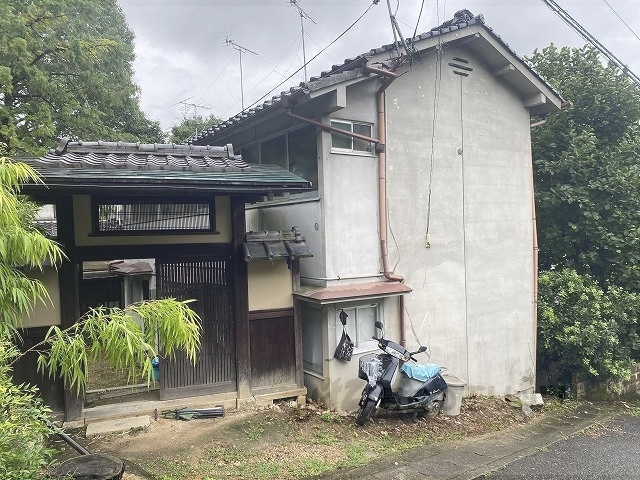 地下鉄烏丸線 北大路駅 バス乗車時間：5分 最寄りバス停で下車 徒歩8分 築54年