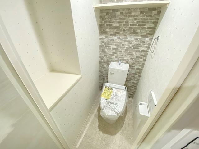 トイレ　写真は違う号室です。