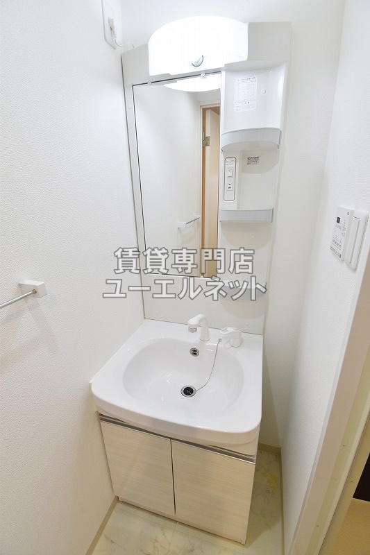 洗面設備　シャワー付洗面台