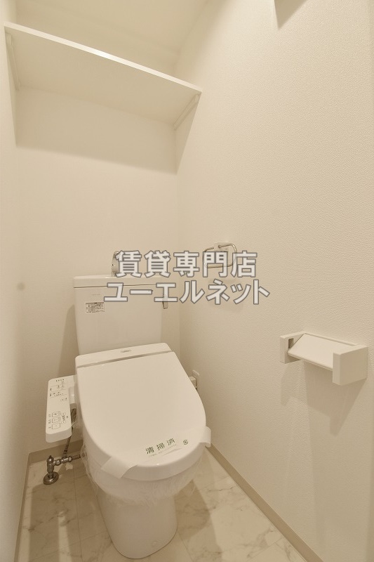 トイレ　温水洗浄便座付き