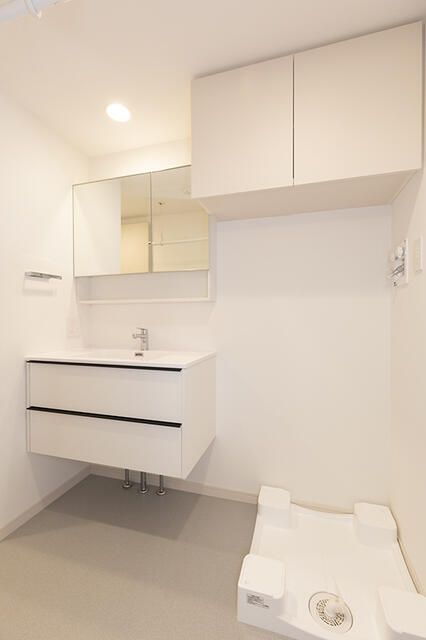 洗面設備　写真は同タイプ住居です。