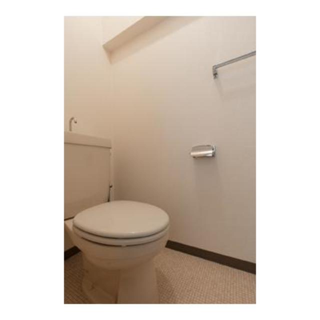 トイレ　※写真は同タイプ住戸です。