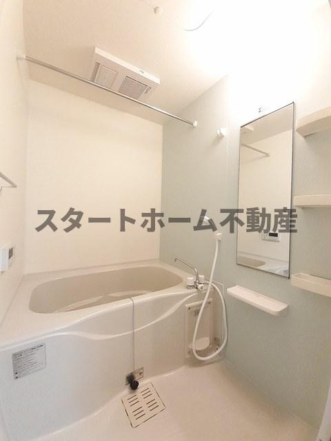 バス・シャワールーム　落ち着いた空間のお風呂です