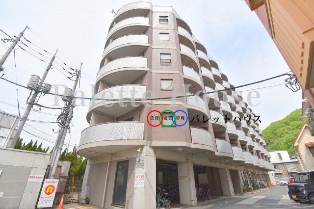 岡山市北区津島笹が瀬のマンションの建物外観