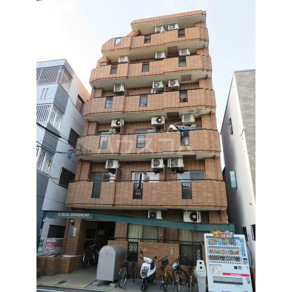 名古屋市西区幅下のマンションの建物外観