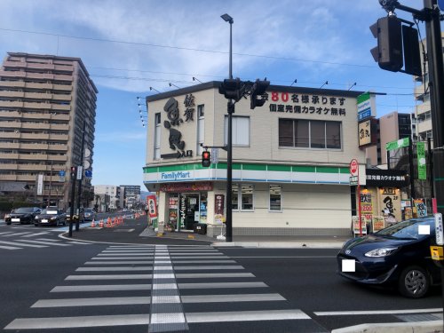 【グロース駅前のコンビニ】