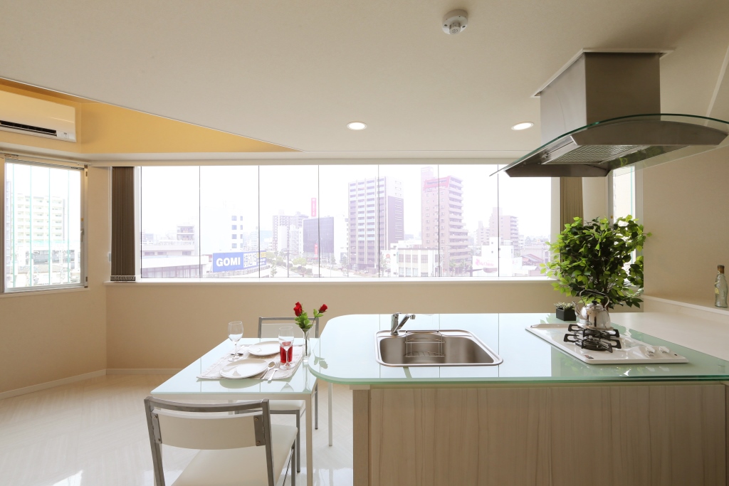 キッチン　人気の対面式☆開放的な空間を見渡すことができます彡