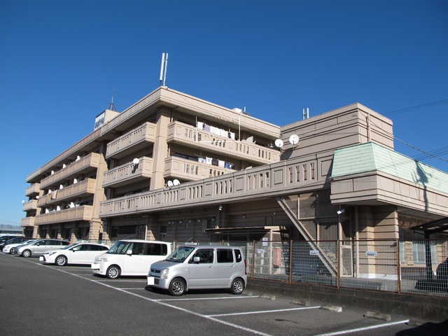 田方郡函南町塚本のマンションの建物外観