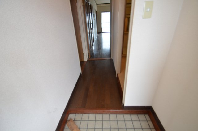 玄関　広々玄関