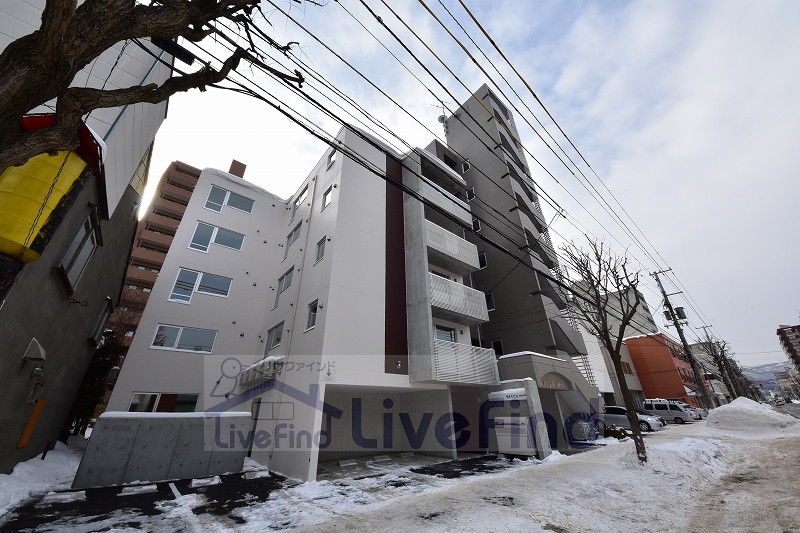 札幌市中央区南十七条西のマンションの建物外観