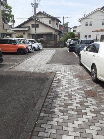 【レジデンスヨコヤマの駐車場】