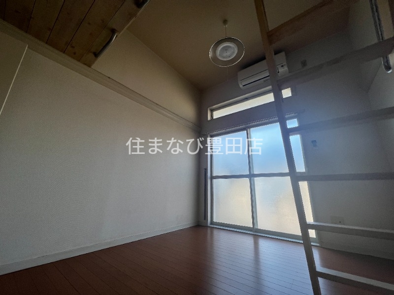 居室・リビング　同型写真