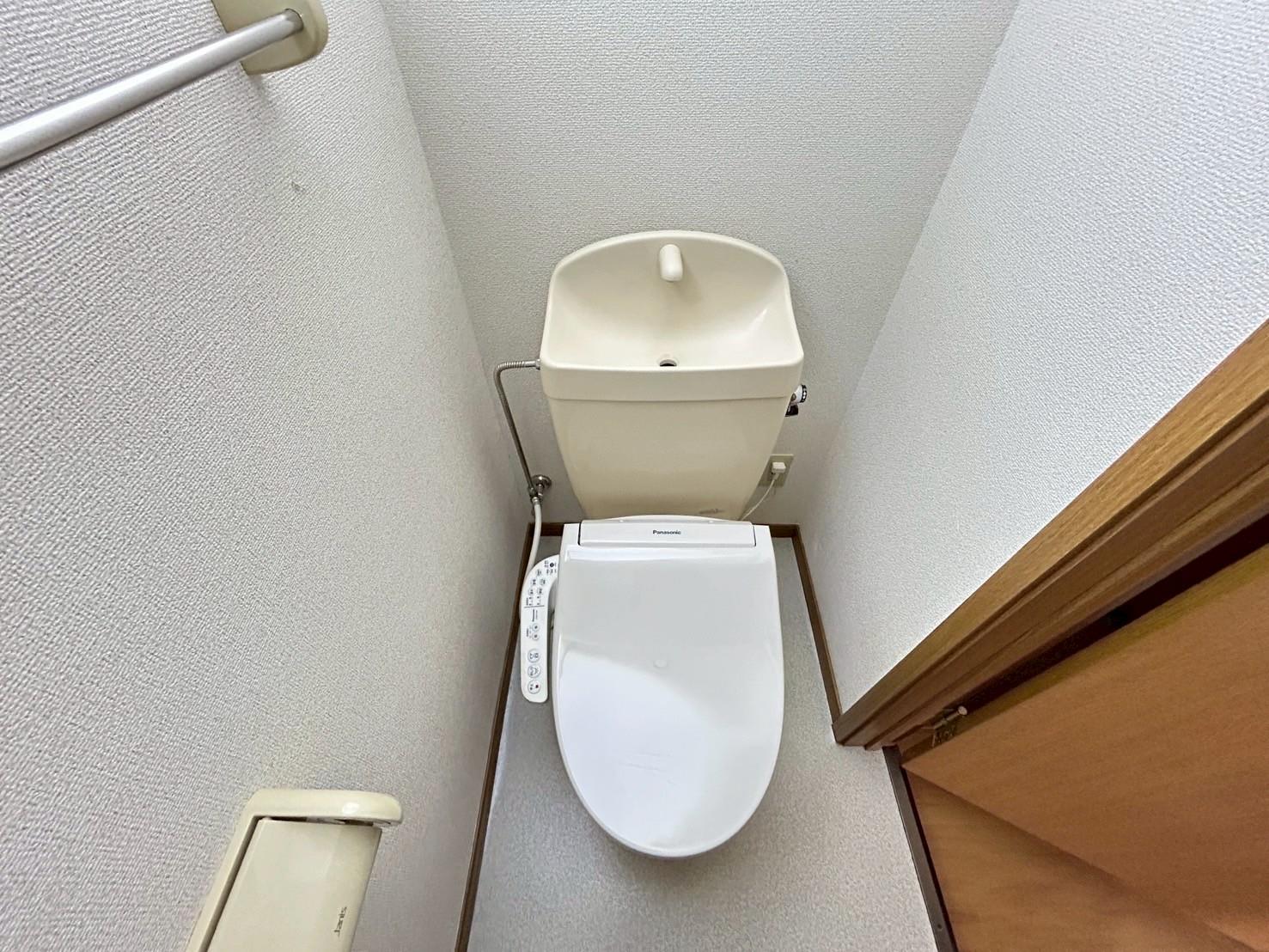 トイレ　温水洗浄暖房便座付トイレ