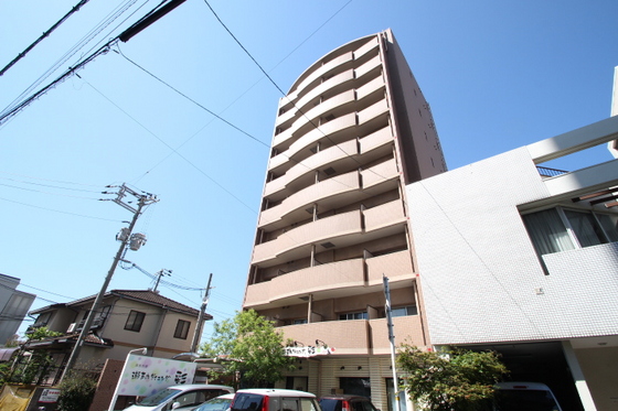 【岡山市北区大供表町のマンションの建物外観】