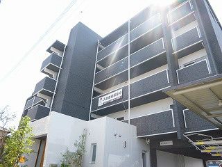 藤沢市藤が岡のマンションの建物外観